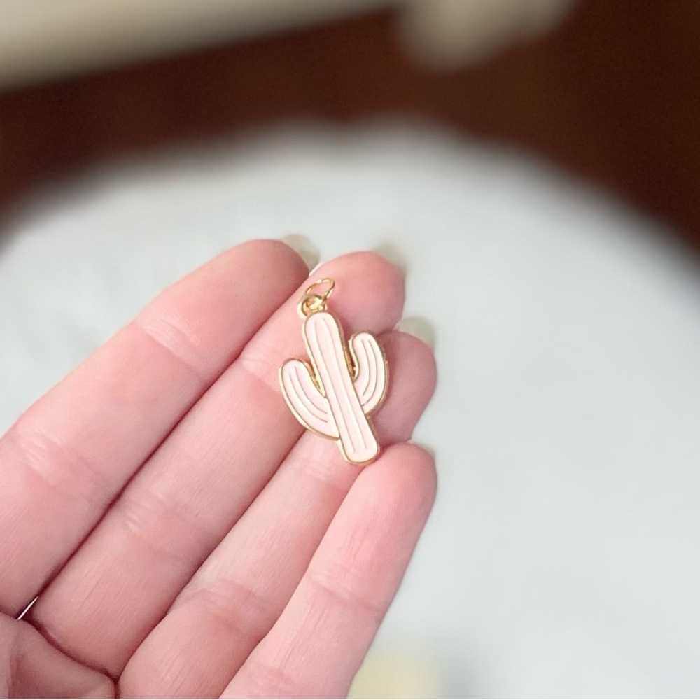 Golden Cactus Charm-baby pink - Picture 4 of 4